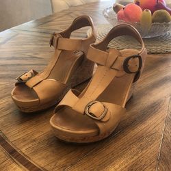 Lady’s Wedge Sandals