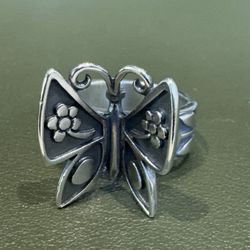 Butterfly ring