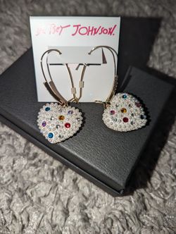 NEW Betsey Johnson Gold Tone Pop Heart Faux Pearls & Crystals Drop Earrings