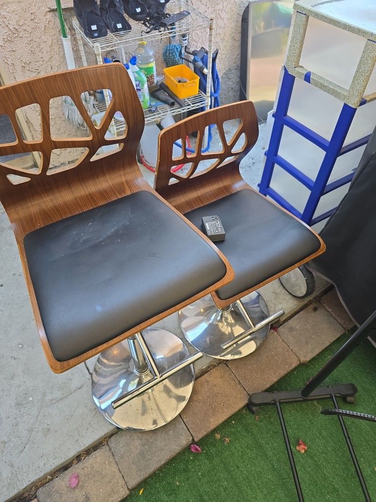 Free 2 Stools