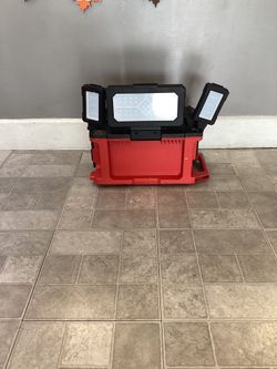 Milwaukee (2357-20) Packout Light/Charger (tool only)