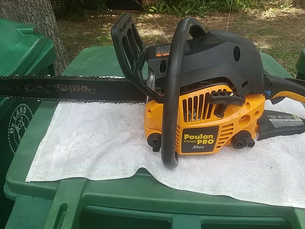 Poulan chain saw barely used needs carb cleaning for Sale in DeLand, FL