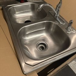 33x22x9 Duel Sink With New Faucet