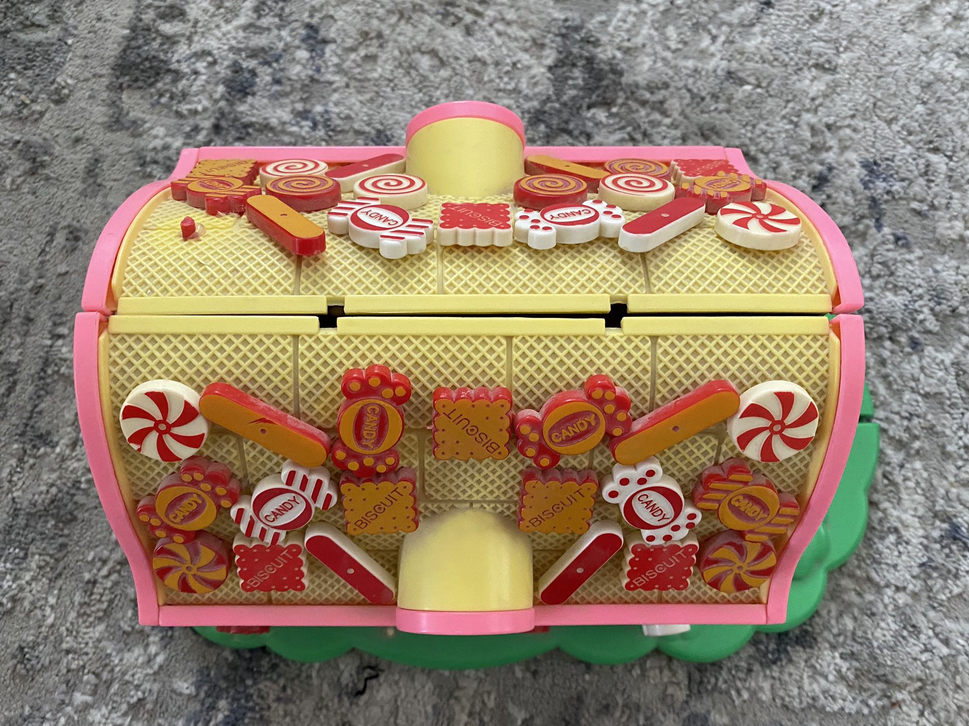 Vintage Rare Hello Kitty Toy SANRIO TOHO Smiling Bakery Candy House Collectible