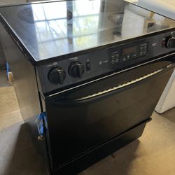 Slide in GE profile electric ceramic top stove