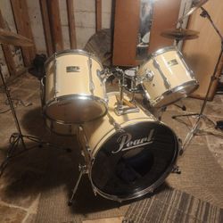 Pearl Drum Set