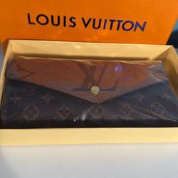 Elegant wallet for women