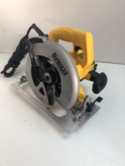 DEWALT 15 Amp 7-1/4 in. Lightweight Circular Saw
