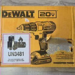 DEWALT Drill - 20V MAX Cordless 1/2in    2- Batteries, Charger and Bagb