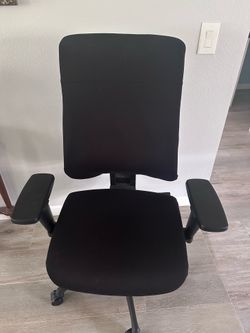 OFFICE CHAIR