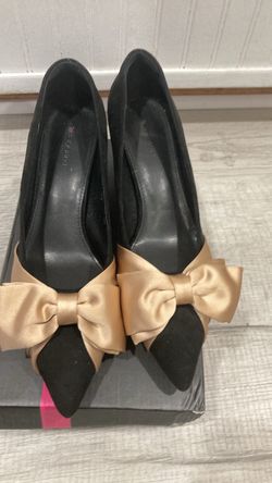 Women dress shoes with gold bow size 10m