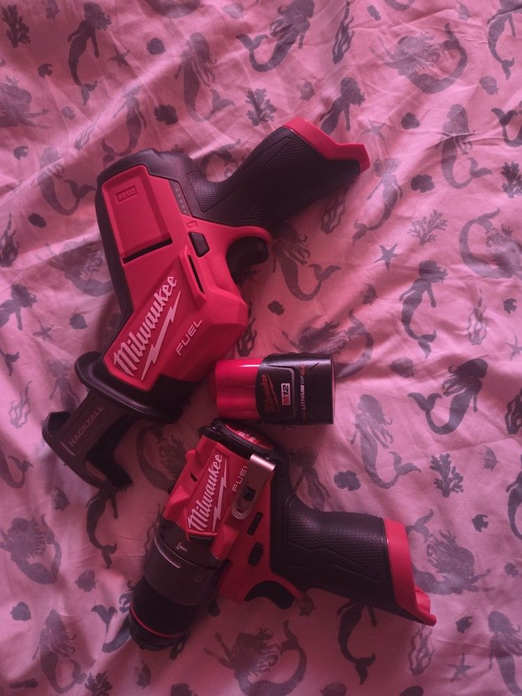 Milwaukee M12 Hacksaw / Hammer Drill