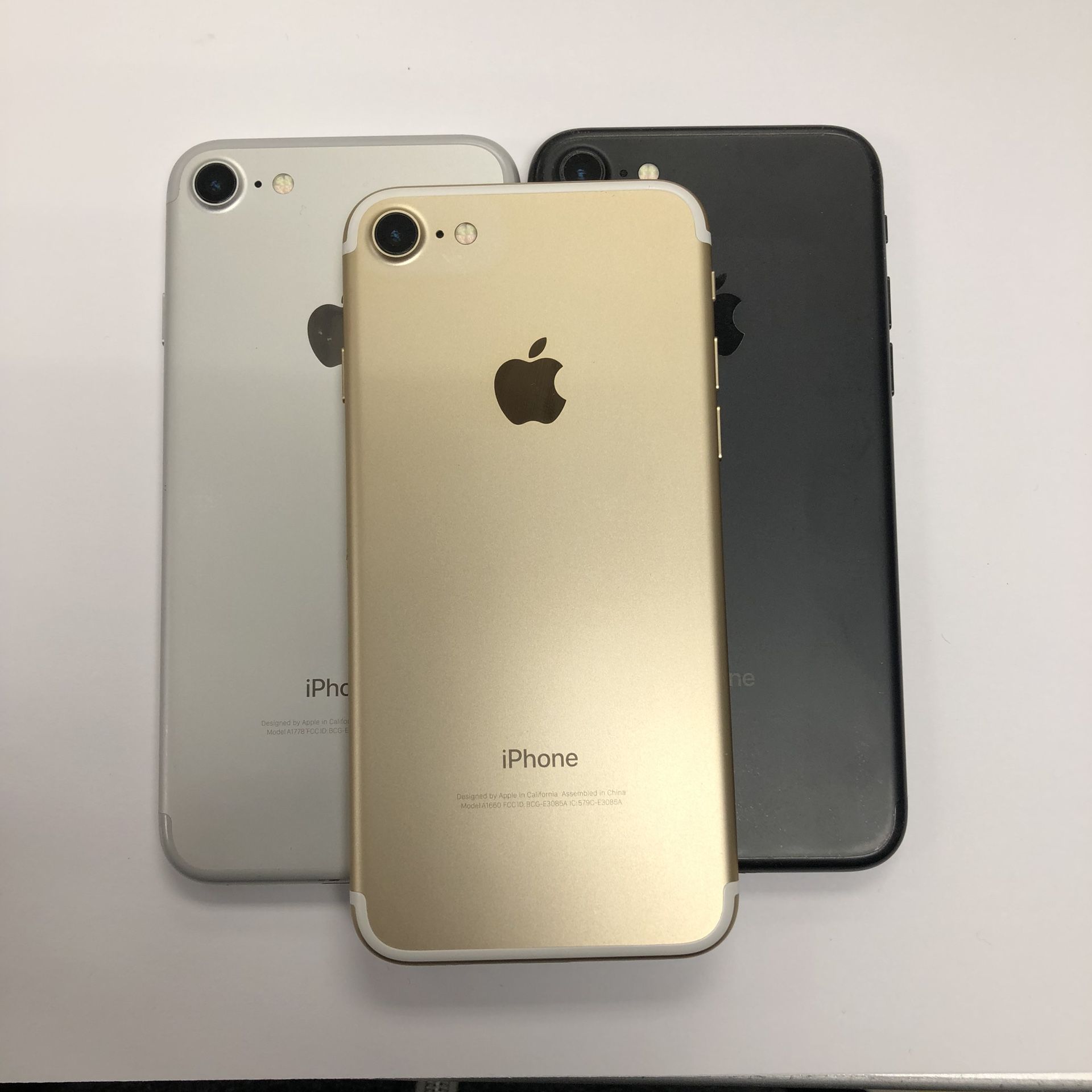 Apple iPhone 7 128gb unlocked , sold with store warranty and receipt | Each 
