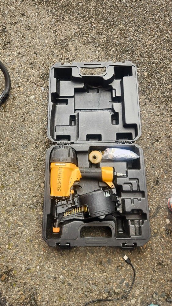BosTltcH  Siding Nailer gan  Model N66c Working Good