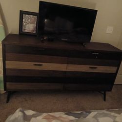 6 drawer  dresser table for free