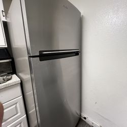 Whirlpool Refrigerador MOVING PICK UP BY FRIDAY
