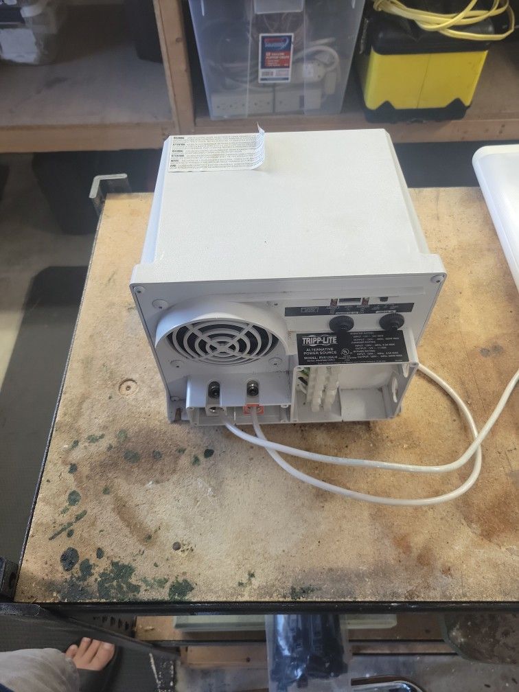Tripp Light 650 Watt Charger/Inverter