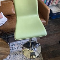Adjustable Height Bar Stool 
