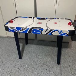 Air hockey table