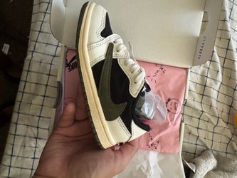 Travis Scott Jordan 1 low size 10TD