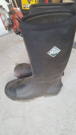 Rubber steel toe boots