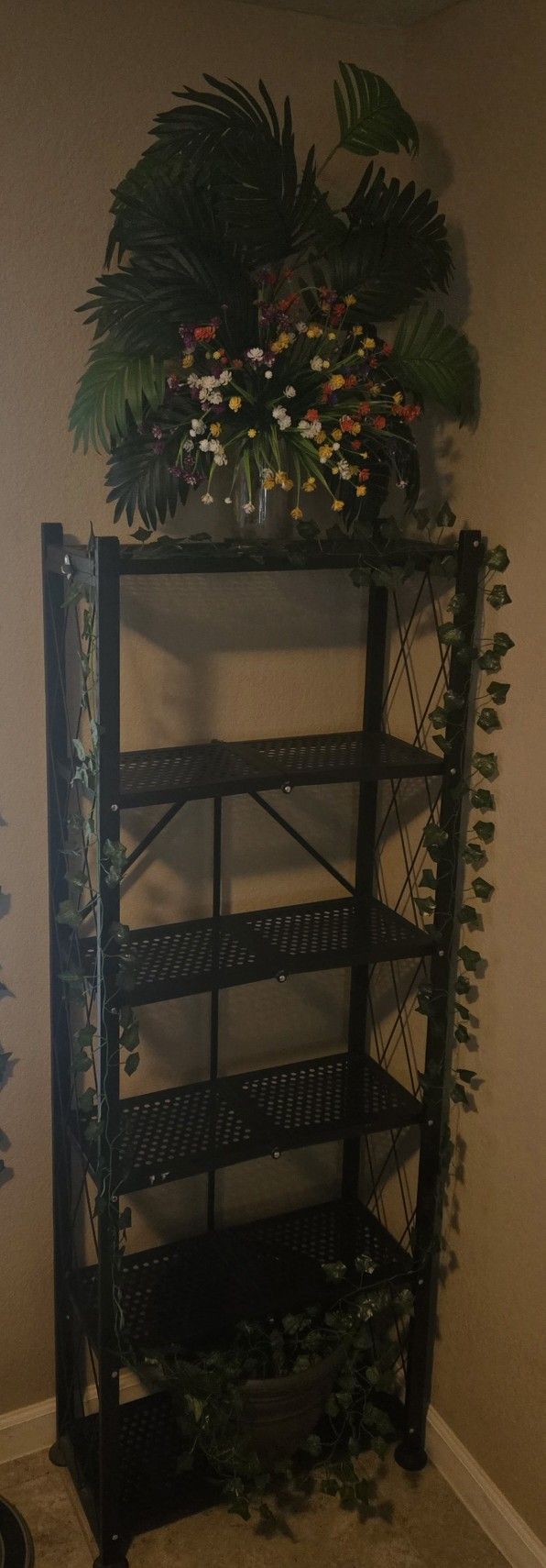 Metal Folding Bookshelves with Optional Decorative Fake Plants and Planters