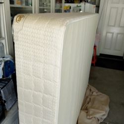 Serta Queen Box Spring