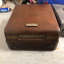 VICTROLA Radio/record player