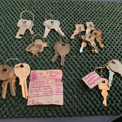 23 Vintage Keys