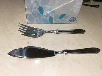 Serving utensils set