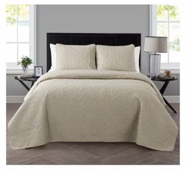 VCNY Home Caroline King Quilt Set – Taupe – 3 Piece – New in Package