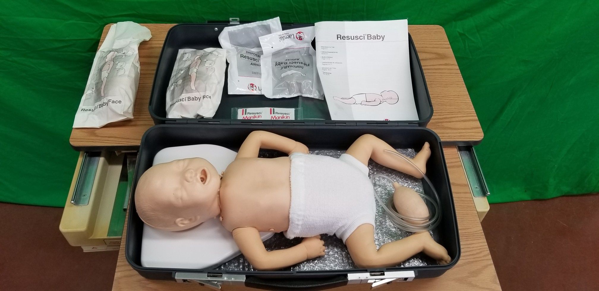 CPR manikin BABY like now with as and extras