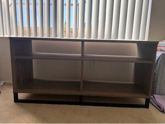 Modern TV Stand / Entertainment Center – Excellent Condition