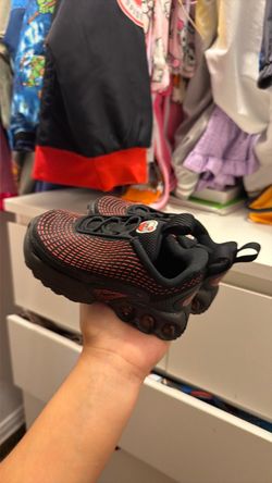 Shoes paid -100 size 6.5 toddler