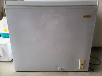 Holiday 7cu Chest Freezer White