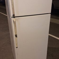 USED. FRIDGE, WORKING CONDITIONS. 