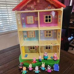 Peppa Pig Lights and Sounds Family Home Playset with 10 Figures