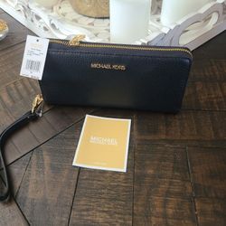 New Michael  Kors Wallet
