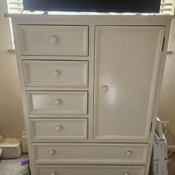 Dresser with Caninet
