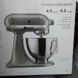Deluxe Kitchen Aid Tilt-head Stand Mixer
