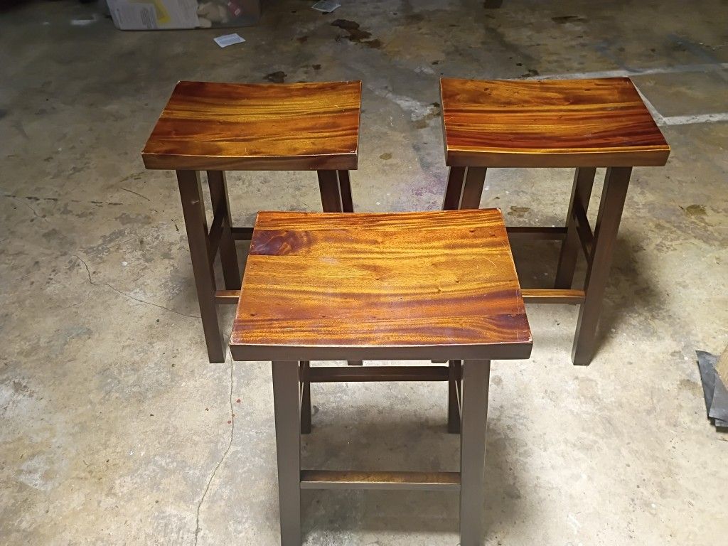 Rustic Wooden Bar Stool with Backless Design – Tall Counter Height Stool with Footrest for Kitchen, Bar, or Café