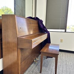 YAMAHA T109 Upright Piano, Good Condition 