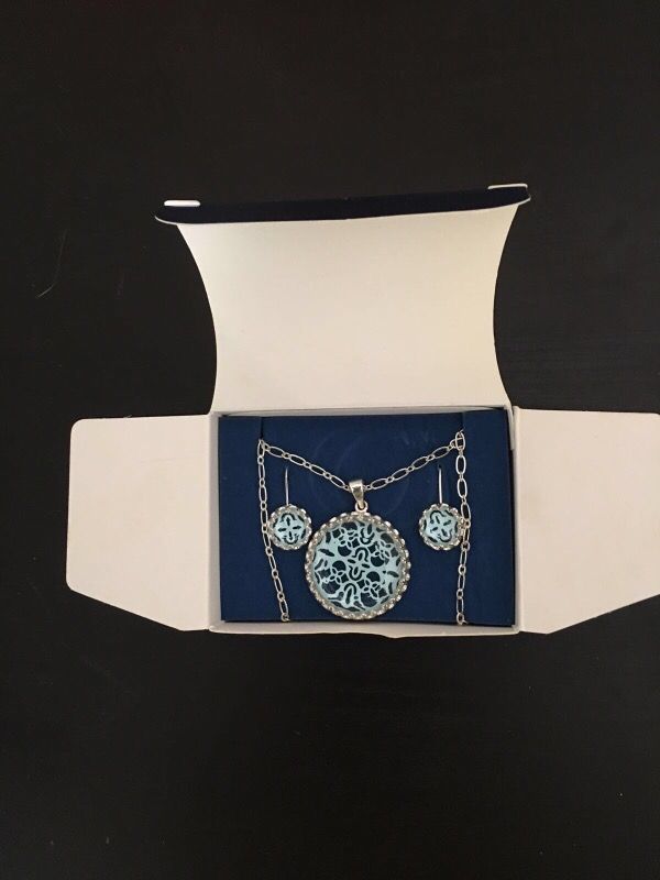 Precioso. Juego de collar 🌹