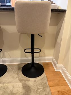 Adjustable counter stool