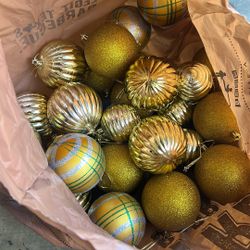 Free Ornaments 