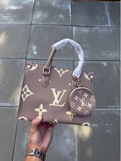 Woman’s hand held / cross body purse