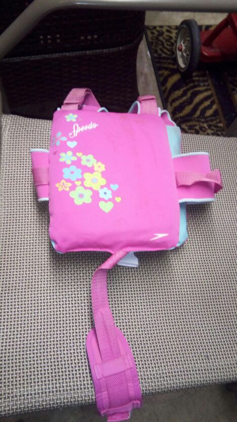 Girls non inflated life jacket