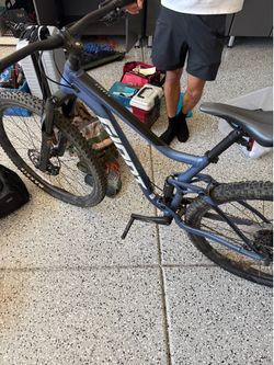 Giant Stance Mountain Bike Full suspension