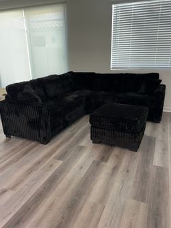 4-Piece Sectional Set LAF Loveseat + RAF Loveseat + Corner Wedge + Cocktail Ottoman  Color: Black  Bonito Seccional  Color negro  Nuevo en Caja  Entre