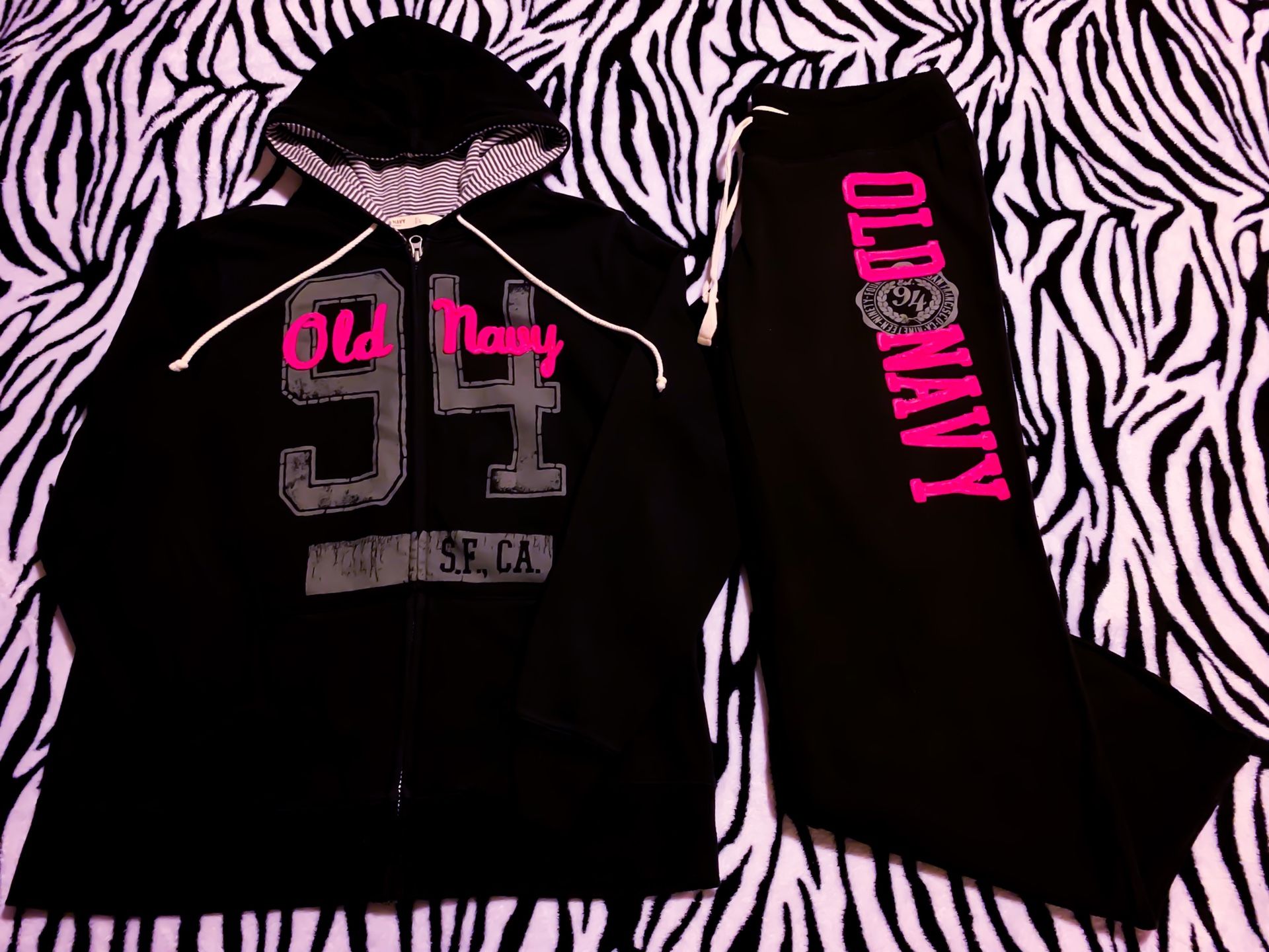 Adorable! Black & Hot Pink Outfit, Hoodie & Sweats